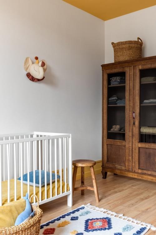 Квартира с атмосферой загородного дома для молодой семьи с ребенком. 04