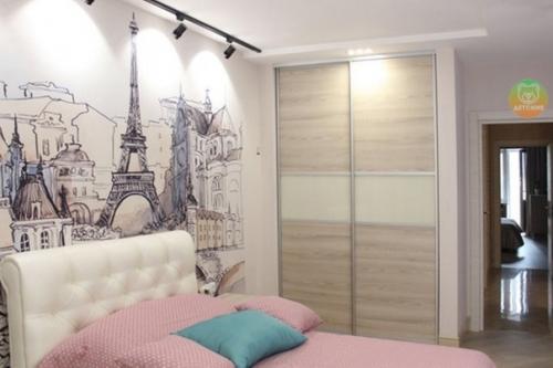 Чудесный интерьер спальни, оформленной в конфетных тонах, для девочки. 06