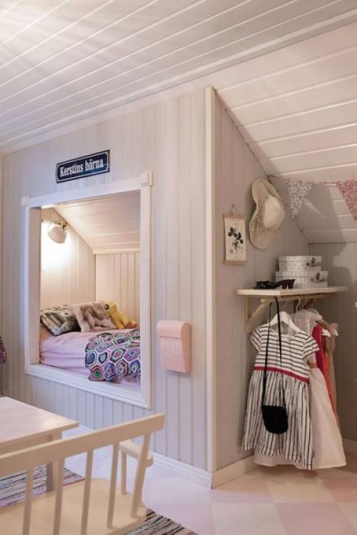 Еще один вдохновляющий пример, как семейная пара приобрела и восстановила старый дом, сохранив старинную мебель. 08