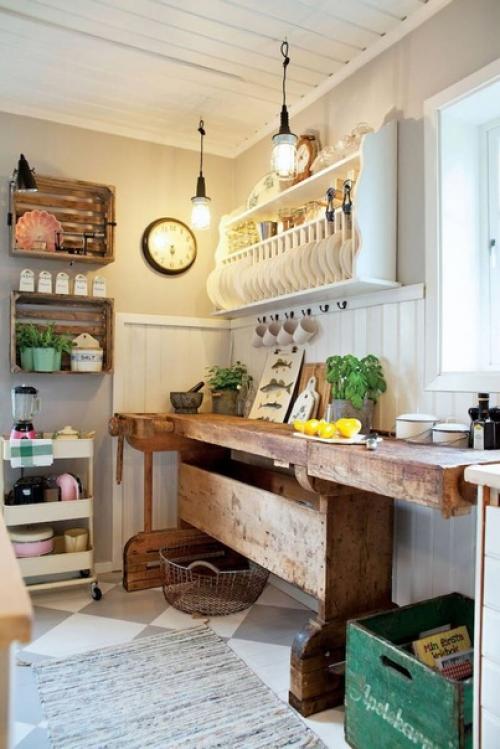 Еще один вдохновляющий пример, как семейная пара приобрела и восстановила старый дом, сохранив старинную мебель. 02