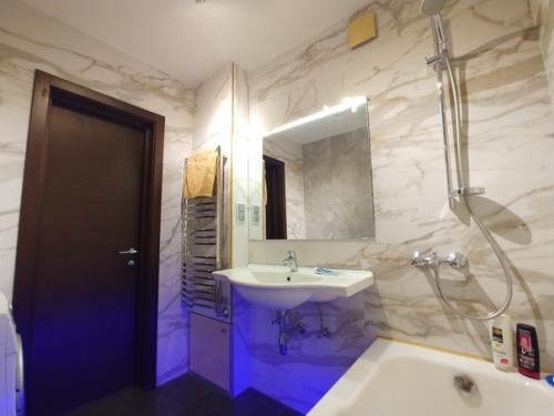 Сам себе сделал ванную. 02