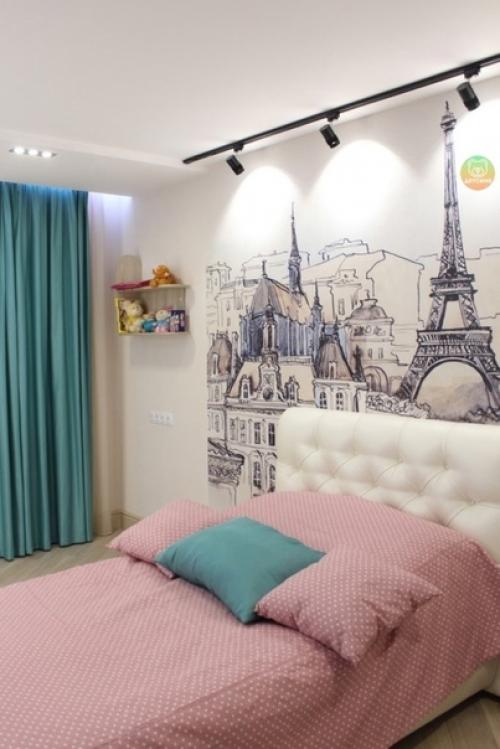 Чудесный интерьер спальни, оформленной в конфетных тонах, для девочки. 02