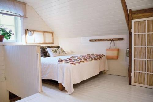 Еще один вдохновляющий пример, как семейная пара приобрела и восстановила старый дом, сохранив старинную мебель. 06