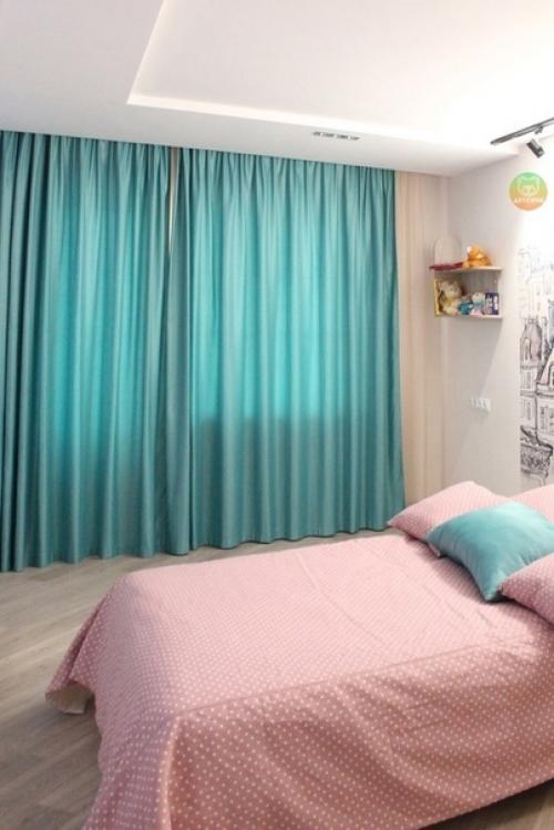 Чудесный интерьер спальни, оформленной в конфетных тонах, для девочки. 03