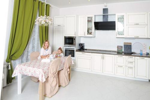 Ведущая шоу голос. 03