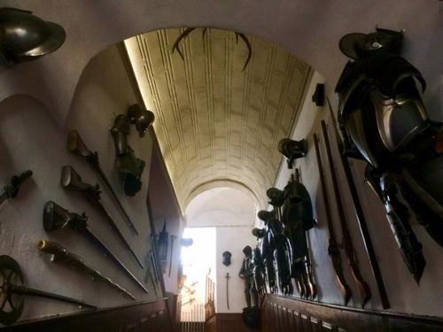 Замок жлебы в Чехии встречает своих гостей роскошными, стильными, достойными внимания истинных ценителей, интерьерами. 06