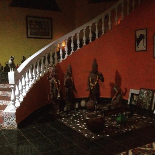 Были с Майей в гостях в очень красивом доме (во дворце, как сказала Майя, и я поддерживаю.