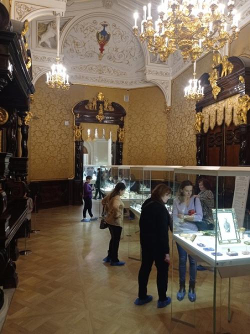 Совершенно напрасно музей фаберже ассоциируют только с коллекцией императорских пасхальных яиц. 03