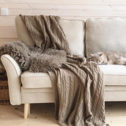 Очень уютное скандинавское шале Ирины Irinka_Kurapova, которая живет в нем со своей семьей и пушистыми котами. 04