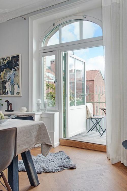 Чудесная квартира на последнем этаже старого дома в Швеции.