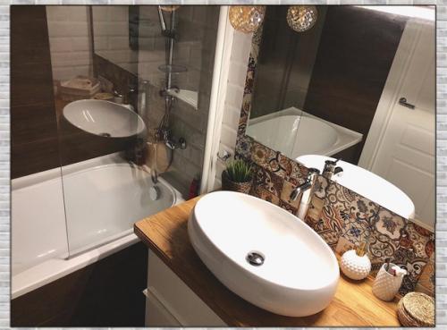 Небольшая ванная комната. 01