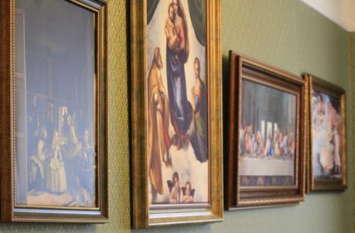 Гостиная.   Где чаще принимают гостей в России? 03