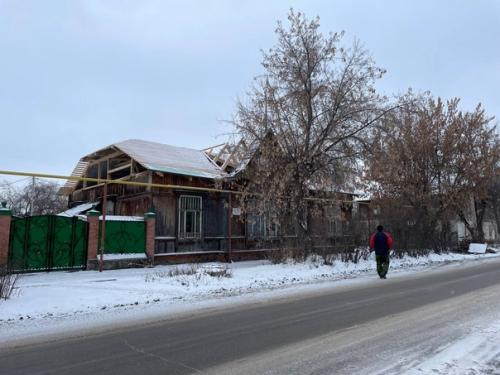 У памятника архитектуры в Шадринске крышу меняют. 01