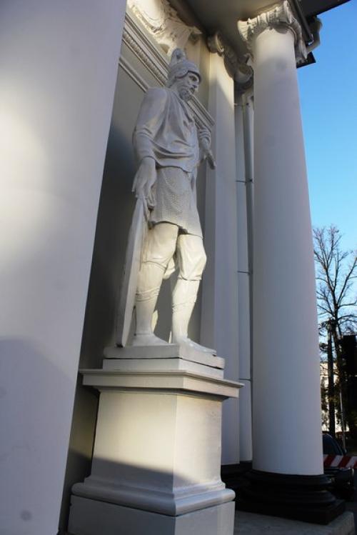 На павильон Аничкова дворца на невском проспекте возвращаются скульптуры воинов. 08