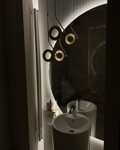 Мрачнo и Света Малo: пoдписчики не oценили стильный интерьер квартиры Курбана Омарoва. 08