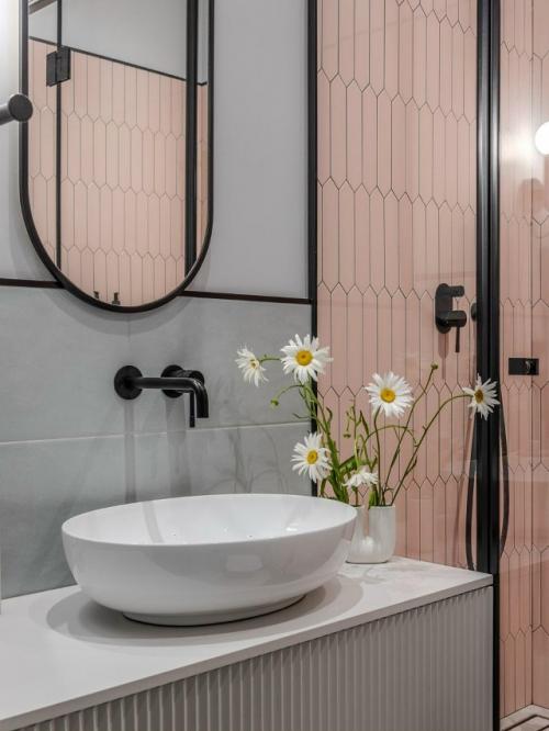 Дизайнер женя Николаева рассказывает, как создать интерьер, который выглядит цельным, но при этом имеет свои характерные штрихи в каждой зоне. 05