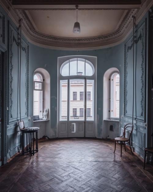 Это одна из квартир в знаменитом доме бака на кирочной улице. 06