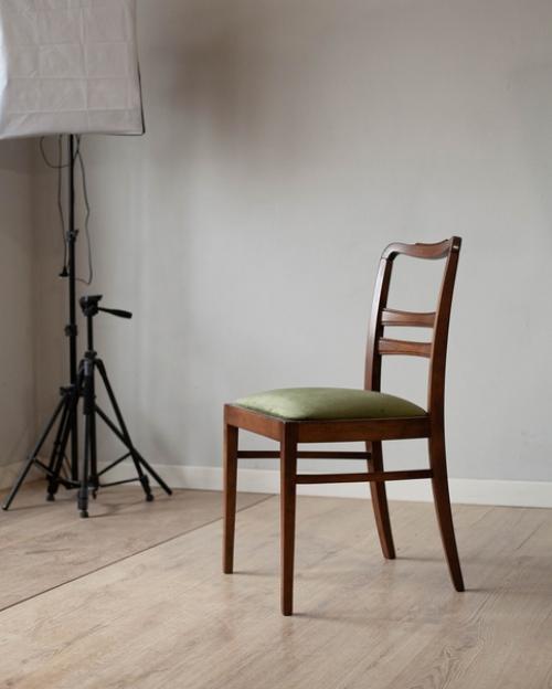 Мы часто говорим, что винтаж в тренде, и рассказываем, что дизайнеры в России и Европе выбирают в том числе винтажную мебель для своих проектов. 01