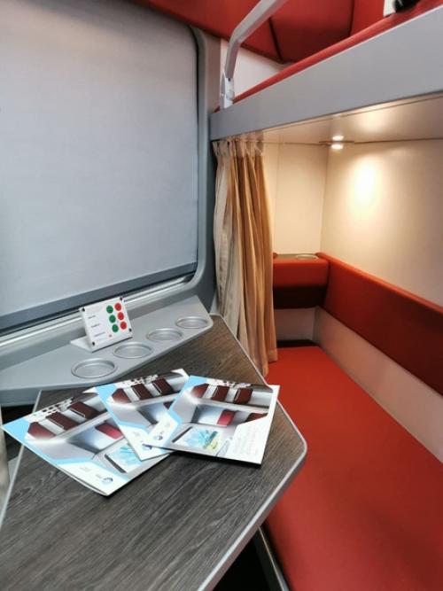 Обсудим Елочку?   Это концепт капсульного вагона с диагональным расположением мест. 03