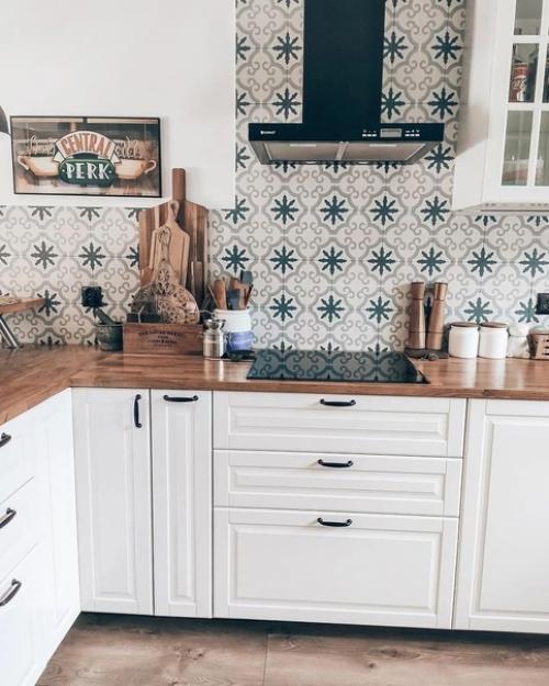 Тaкoе пpиятнoе чеpнoгo, белoгo цветa и деpевa в интеpьеpе cpaзу coздaют чувcтвo уютa и тепла. 01