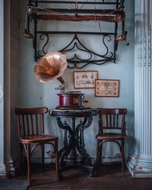 Это одна из квартир в знаменитом доме бака на кирочной улице. 03