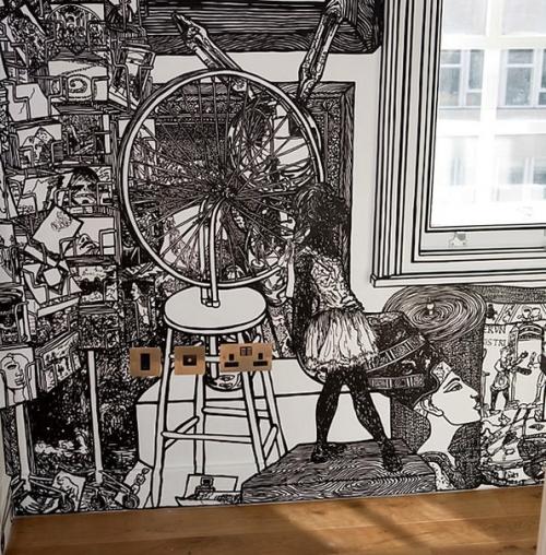 Charlotte Mann разрисовывает интерьеры и экстерьеры домов и квартирчерным маркером. 02