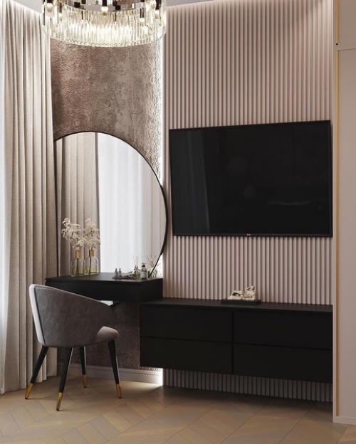 Дизайн спальни. Интерьер в современной классике с контурной подсветкой потолка, большой люстрой в качестве основного освещения. 03