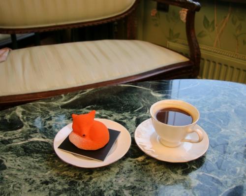 Зелёная гостиная - уютное кафе, которое занимает один из залов кондитерской Анны Красовской. 04