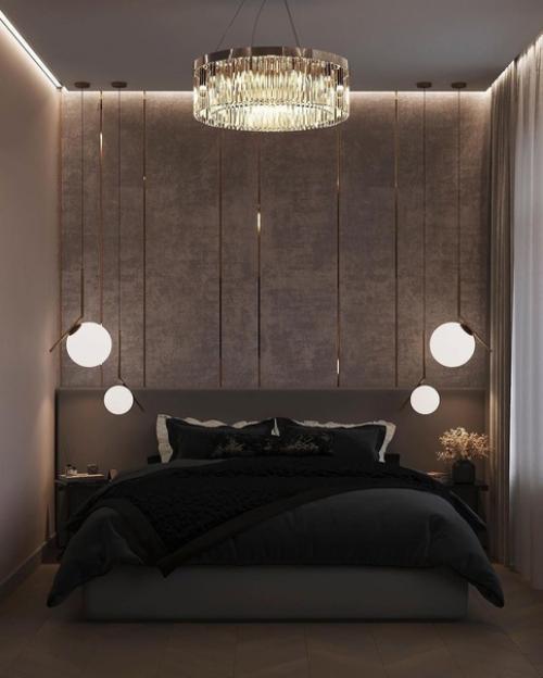Дизайн спальни. Интерьер в современной классике с контурной подсветкой потолка, большой люстрой в качестве основного освещения. 06