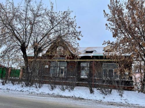 У памятника архитектуры в Шадринске крышу меняют. 02