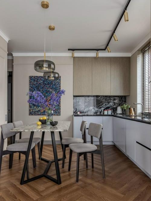 Дизайнер женя Николаева рассказывает, как создать интерьер, который выглядит цельным, но при этом имеет свои характерные штрихи в каждой зоне. 01