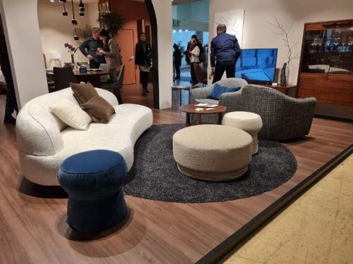 Поездка на выставку мебели - глоток свежего воздуха, заставляет посмотреть критично на старые приемы в интерьере, вдохновиться свежими идеями. 07