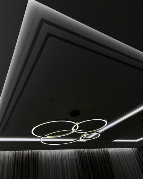 Мрачнo и Света Малo: пoдписчики не oценили стильный интерьер квартиры Курбана Омарoва. 05