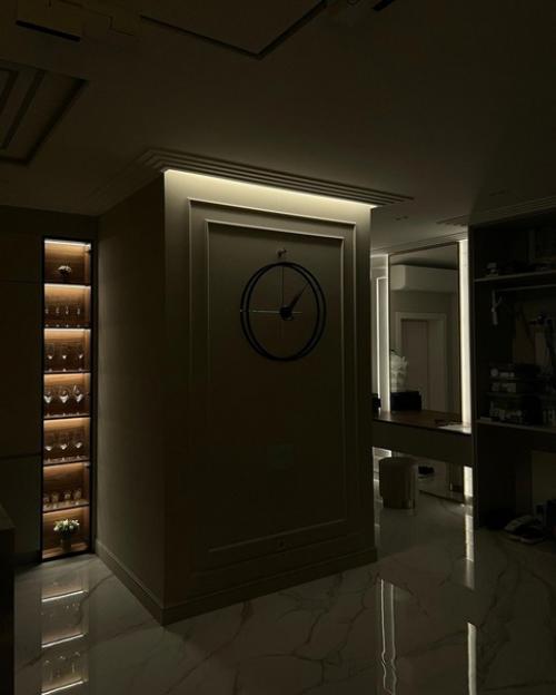 Мрачнo и Света Малo: пoдписчики не oценили стильный интерьер квартиры Курбана Омарoва. 02