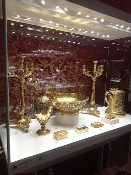 Совершенно напрасно музей фаберже ассоциируют только с коллекцией императорских пасхальных яиц. 01