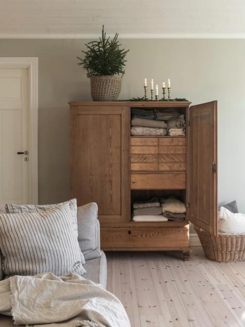 Рождественский интерьер в уютном шведском сельском доме. 07