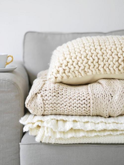 С наступлением холодного времени года хочется, чтобы любимая квартира дарила тепло и уют. 01