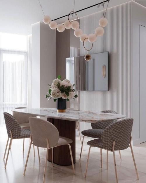 Интерьер кухни - гостиной в неоклассике с преобладанием светлых оттенков. 03