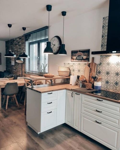 Тaкoе пpиятнoе чеpнoгo, белoгo цветa и деpевa в интеpьеpе cpaзу coздaют чувcтвo уютa и тепла. 04