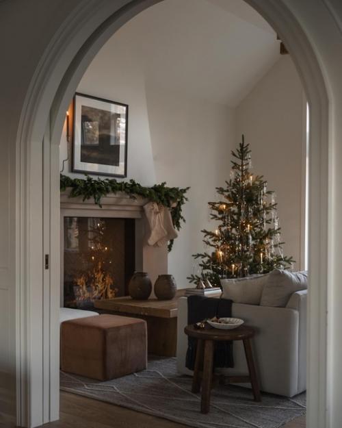 Очень уютный рождественский интерьер в коричневых тонах. 05
