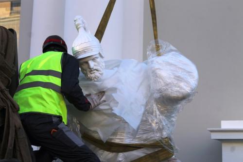 На павильон Аничкова дворца на невском проспекте возвращаются скульптуры воинов. 04