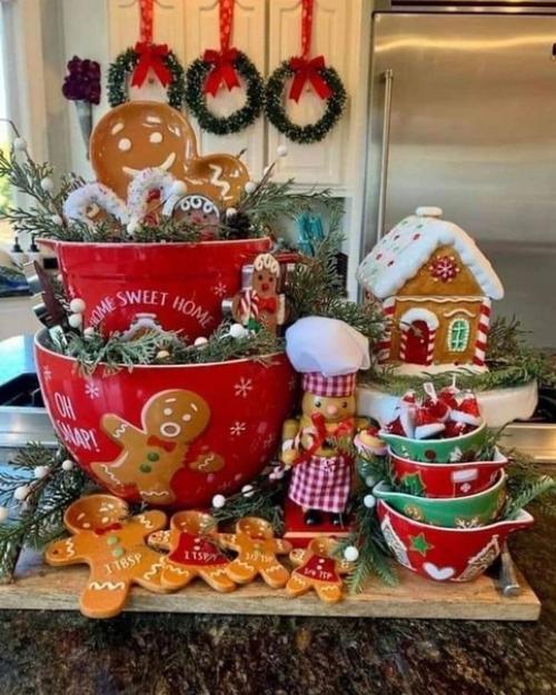 Вдохновляйтесь новогодним декором и посудой в в интерьерах уютных и праздничных кухонь. 06