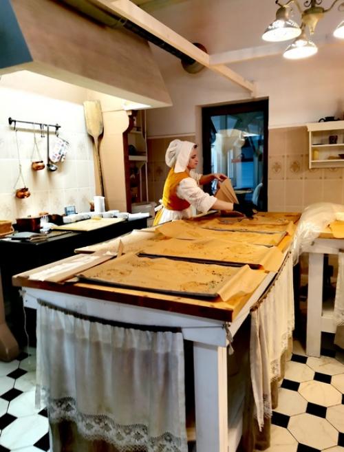 Погуляв по Выборгу, многие задаются вопросами, а где же перекусить. 01