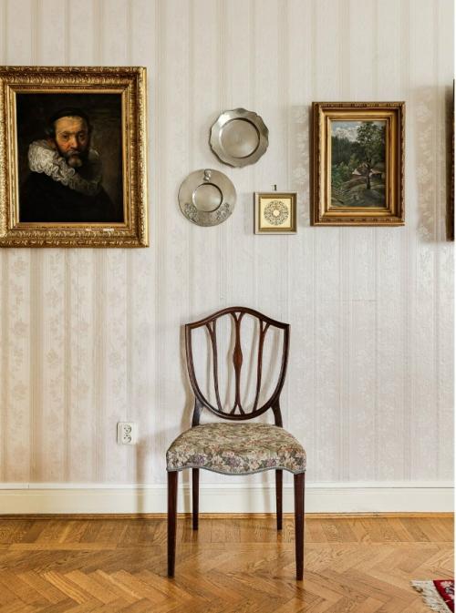 Это не старинный особняк, а обычная квартира. 05