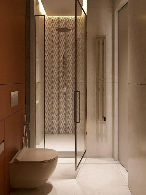 Интерьер ванной, где сочетаются светлые и темные оттенки. 03