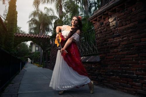 Фотограф моделей с их мамами в образах диснеевских принцесс снял. 08