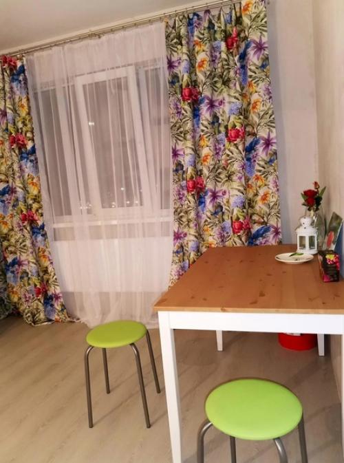 Небольшая кухня. Светлая и уютная. 02