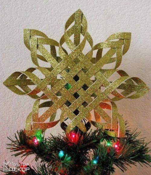 Объемная снежинка - верхушка на елку из красивых лент? 

