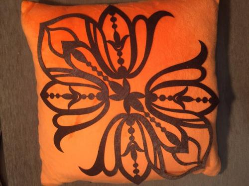 Декоративные подушки непременным элементом современного интерьера являются. 02