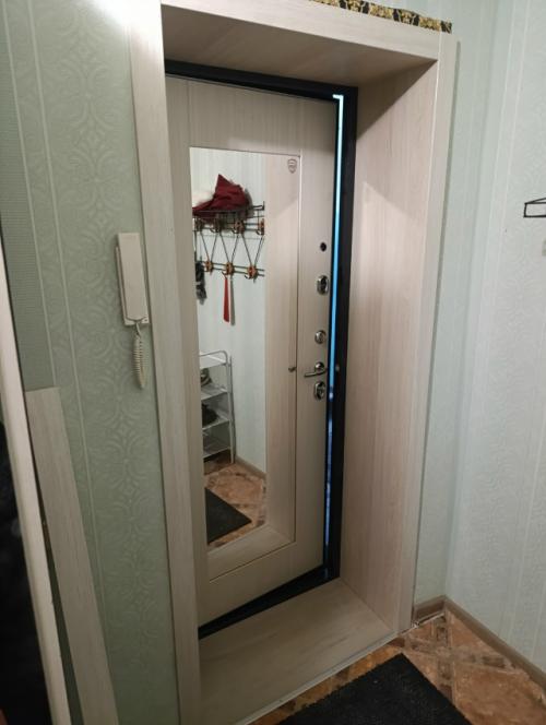 Эту неделю мы с установки сейф двери начали.  